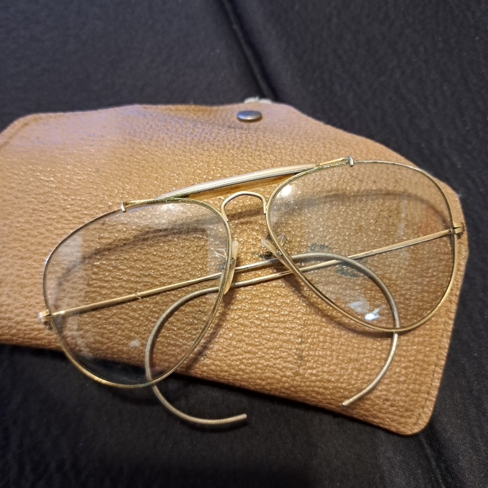Ray-Ban vintage mens sunglasses,with case. 225.00